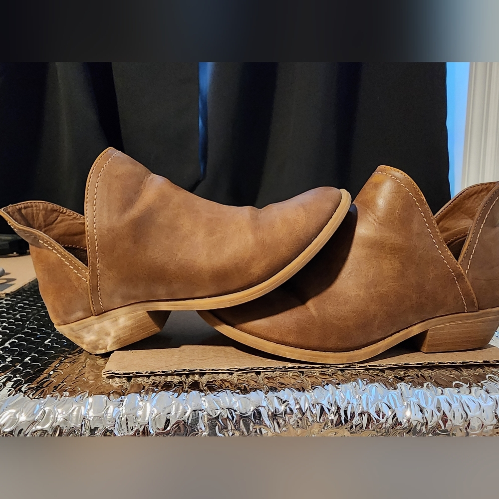 Univeral Threads Brown Ankle Boots